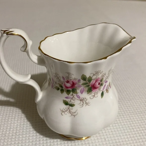 Royal Albert Lavender Rose Cream Jug & Sugar Bowl Set Bone China - Picture 5 of 12